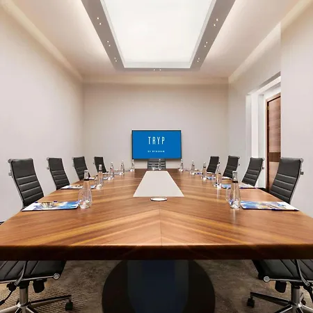 Hotel Tryp By Wyndham Topkapi 4*