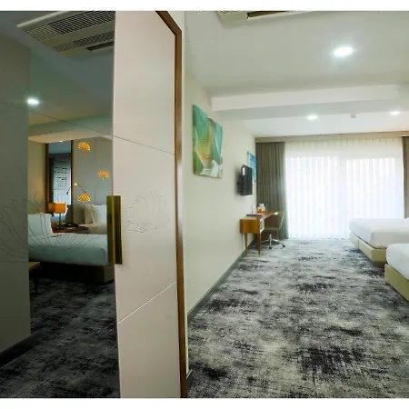 Tryp By Wyndham Topkapi 4*